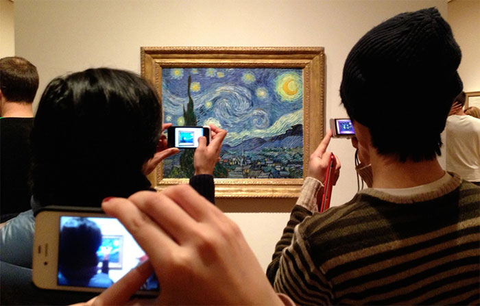 Picture 4 of Why do many museums and aquariums ban tourists from taking photos?
