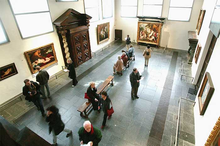 Picture 6 of Why do many museums and aquariums ban tourists from taking photos?