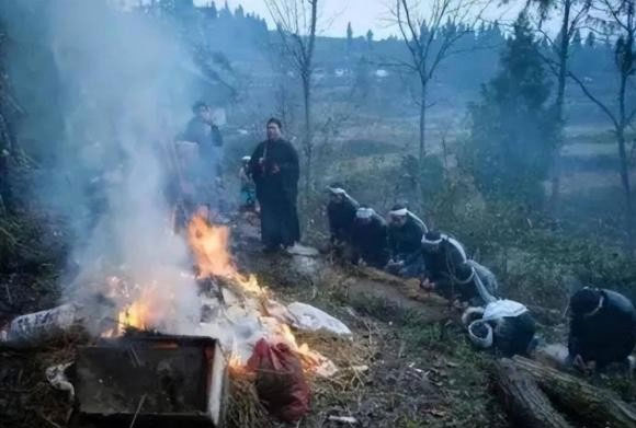 Picture 3 of Why do people burn clothes after death?