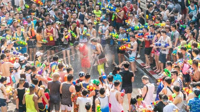 Why do Thais splash water on Songkran? Picture 2