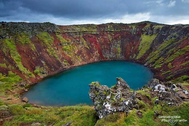 Picture 1 of Why does the crater lake in Iceland have a special turquoise color?