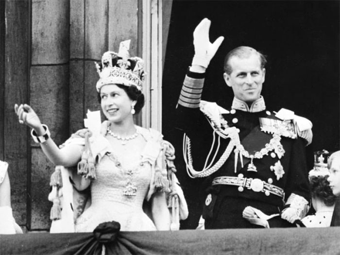 Picture 1 of Why doesn't the Queen of England use her last name?