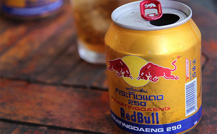 Why in this country, buying a can of 'god cow' must also show a citizen's identity? Picture 2