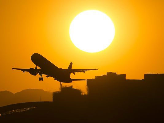 Picture 1 of Why is it difficult for planes to take off when the weather is too hot?