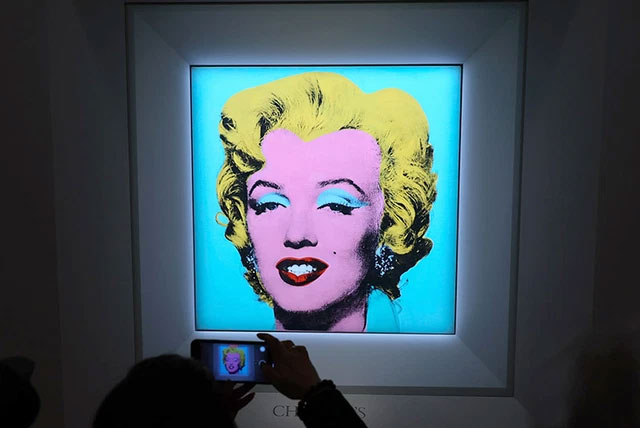 Why is the Marilyn Monroe portrait considered the most expensive painting of the 20th century, costing up to 4.5 trillion? Picture 1