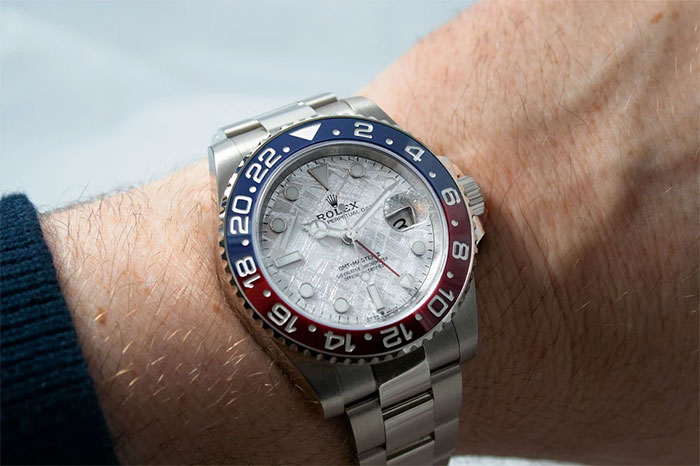 Picture 6 of Without diamonds or gemstones, this watch still costs nearly 6 billion VND, listed in Guinness for its unique record
