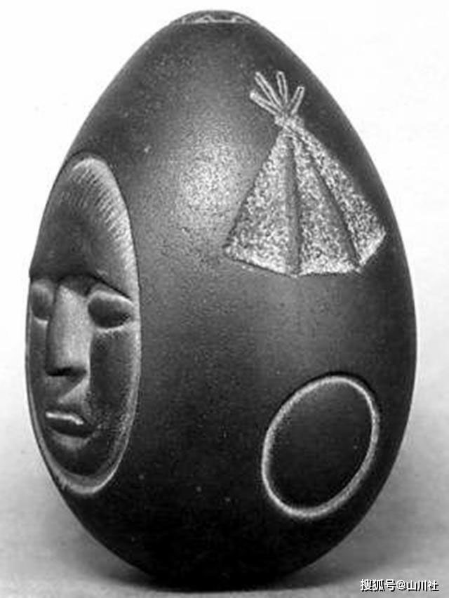 Picture 4 of Workers picked up a rock with a human face pattern, which could be an alien code.