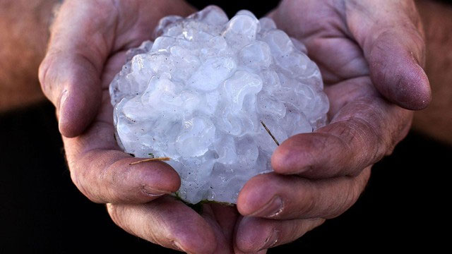 Picture 3 of World's Heaviest Hailstone Weighs Over a Kilogram: How Do They Get So Big?