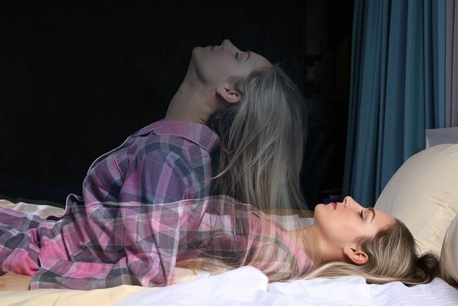 11 weird experiences that happen while you sleep