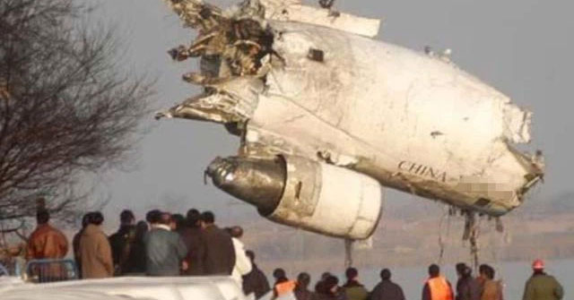9 minutes after takeoff, the plane crashed, killing 160 passengers: Fault in the plug