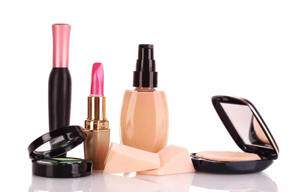 90% of cosmetics are infected with deadly bacteria, experts show how to clean