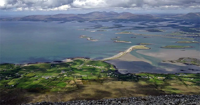 A 3,000-year-old ghost fortress 'rises' under a layer of seaweed