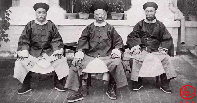 A series of photos depicting the real appearances of civil and military officials at the end of the Qing Dynasty, very different from those in movies.