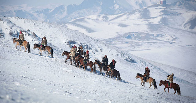 Admire the beautiful scenery of Mongolian winter