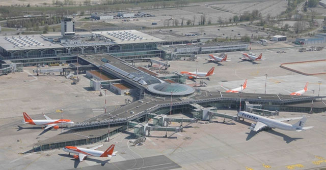 Airports serving two countries at the same time