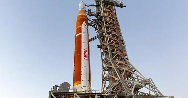 America's 2,875-ton 'machine' on the launch pad: Beating Saturn V, becoming the most powerful rocket in the world