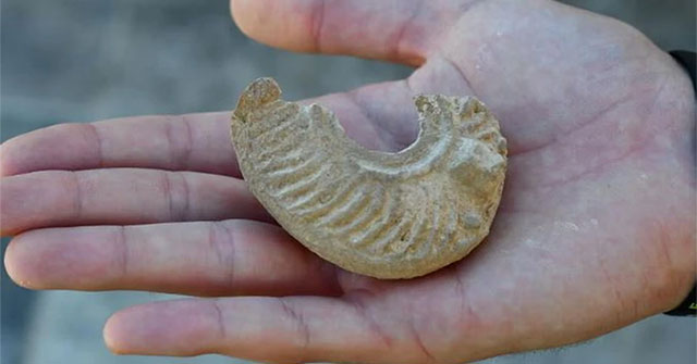 An oil lamp used by Roman soldiers 1,600 years ago was discovered by a student