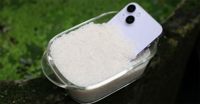 Apple officially warns users not to put wet iPhones in rice