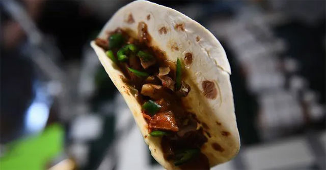 Astronauts make cakes from chili successfully grown on the international space station