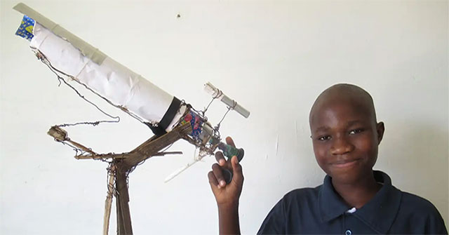 Boy builds telescope that can observe the surface of the Moon, with only wires and a few cans of soft drink