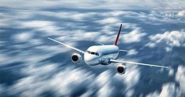 Can passenger planes somersault in mid-air?