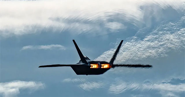 Capture a rare image of a shock wave when the plane is near the speed of sound