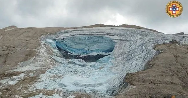 Catastrophic avalanche in the Alps kills many people