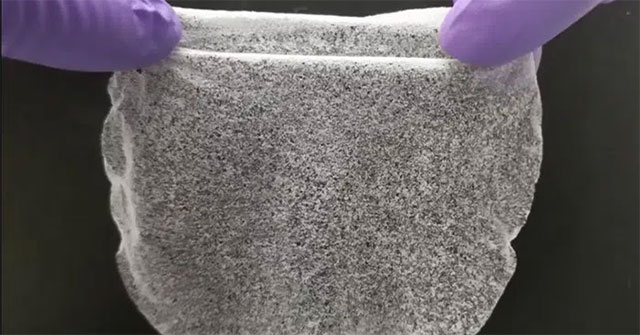 Cheap gel membrane can suck water every day out of thin air