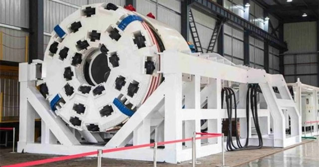 China developed the world's first hard rock blast tunneling machine
