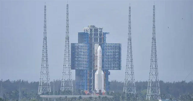 China prepares to take samples on the dark side of the Moon