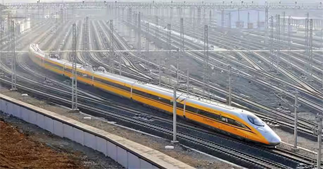 China's most mysterious high-speed train: Carrying nothing but on a vital mission, only departing at night