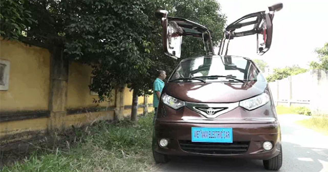Close-up of electric cars going 100km cost 15,000 Vietnamese workers' electricity bills, praised by foreign newspapers