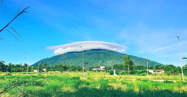 Clouds like flying saucers on top of Chua Chan mountain