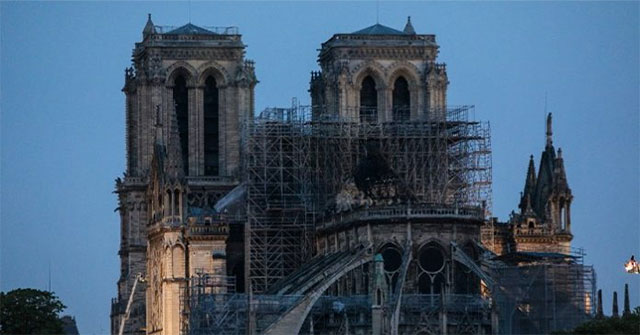 Coffin 7 centuries at Notre Dame Cathedral in Paris: The body looks like it died yesterday