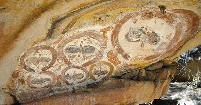 Could 4,000-year-old Aboriginal cave paintings in Australia really depict aliens?