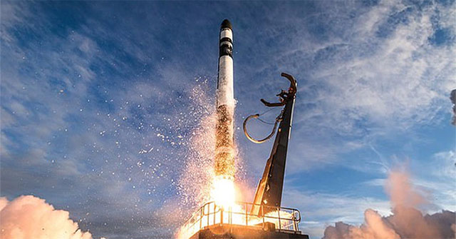 Crazy plan to 'capture' the rocket to return to Earth by helicopter