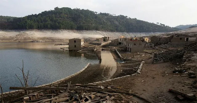 Creepy 'ghost' village emerges between Spain-Portugal border