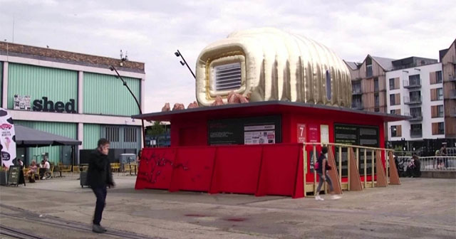 Design an inflatable house for life on Mars