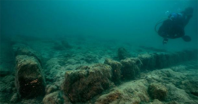 Detecting an underwater ghost city, in the middle of an 84,000-year-old crater