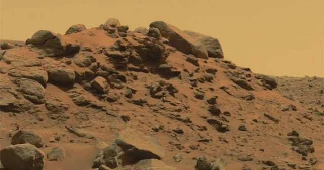 Detecting unusual rocks on Mars