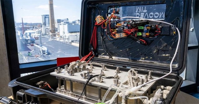 Device that turns seawater into drinking water without filtration