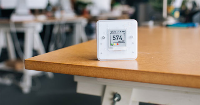 Device to warn of the risk of Covid-19 infection at schools and offices