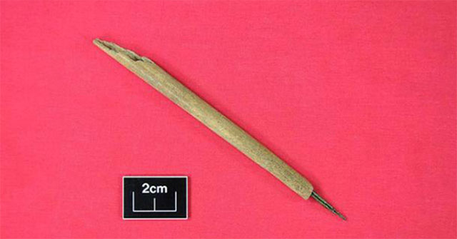 Discovered 1,000-year-old ink pen made of bone in Ireland