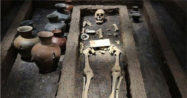 Discovering strange points on 5,000-year-old remains, experts are shocked by the ancient person's physique