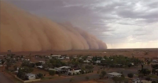 Dust storm like 'doomsday' hits town in Australia