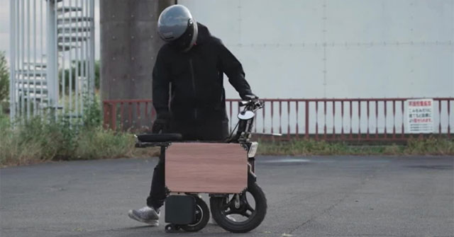 Electric motorbike with speed of 40km/h can be folded like a suitcase