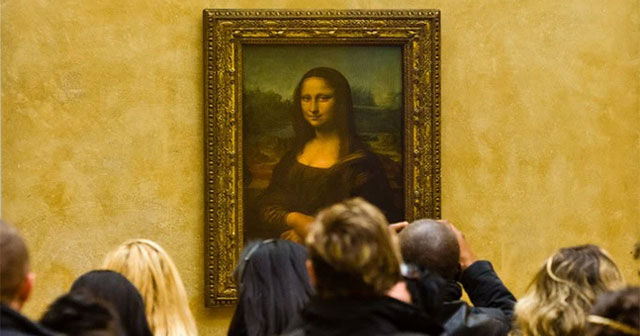 Enlarging the famous 'Mona Lisa' painting 400 times, experts discover 3 hidden secrets