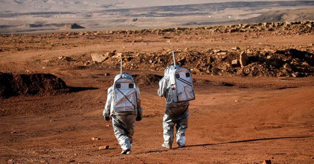 Enter the crater of Israel to simulate life on Mars