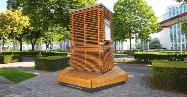 Equipment that filters 3,500m3 of air per hour with moss