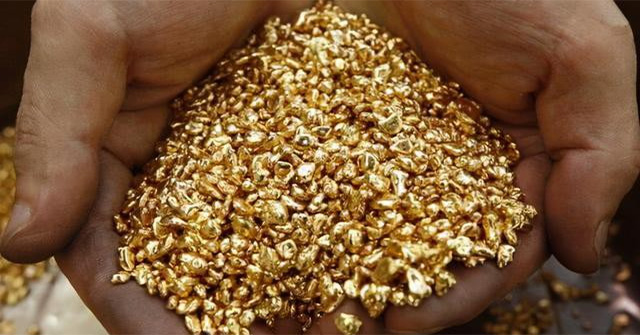 Excavating a 2,000-year-old tomb, overwhelmed to see a ton of golden lions and countless treasures